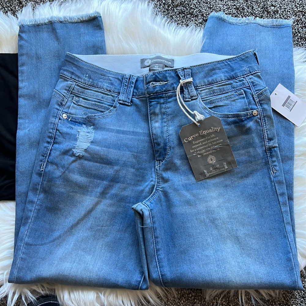 Democracy luxe touch Ab technology high waist crop ankle jeans, size 6